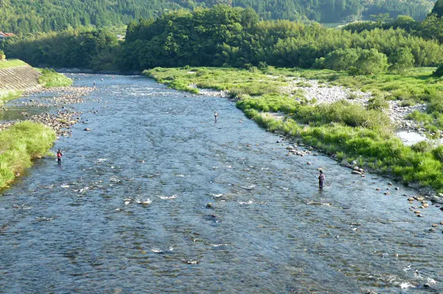 川のある風景 宝石のような川」の風景壁紙・写真｜絶景探検家ふく
