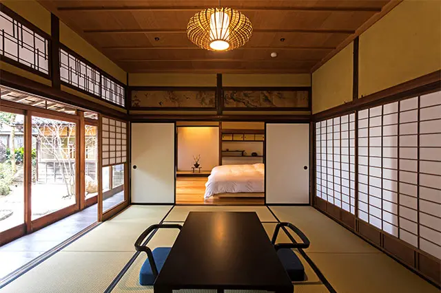 出雲の街道の元造り酒屋で、「暮らすように旅行できる」宿！ 島根の