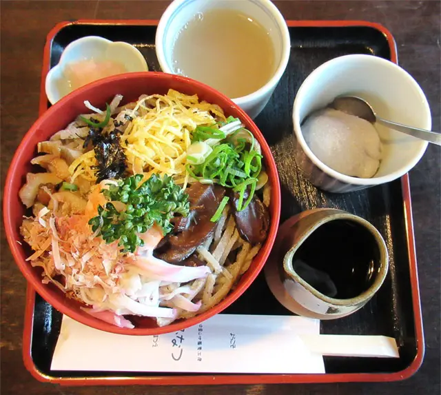 そばの美味しさは種と畑から決まる！ 栽培から取り組むそば職人が「十