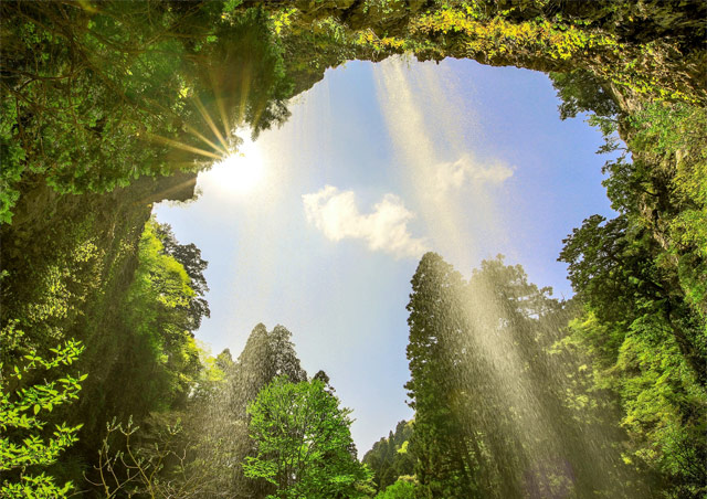 隠岐の島の壇鏡の滝