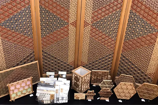 現代の名工”の「組子細工」が、美しいアクセサリーや組み立てキットに