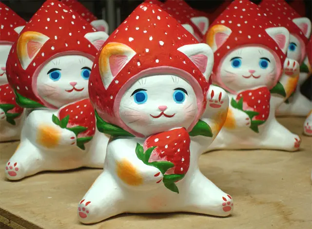 伝統工芸「長浜人形」の技法で作られた、キュートで縁起の良い「招き猫