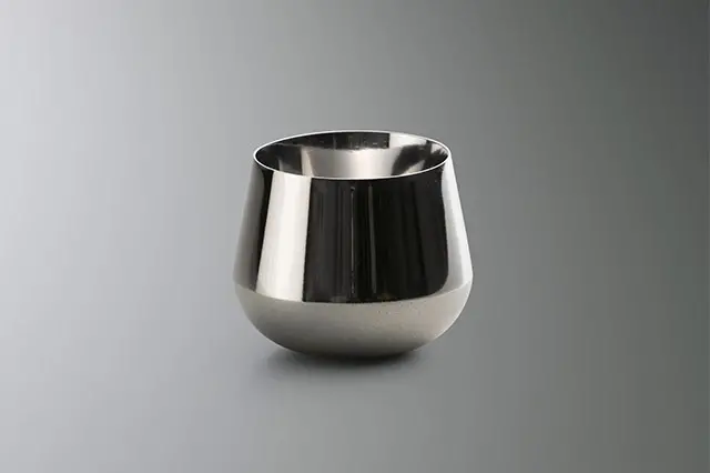 たたらの里」で生まれた高純度の鉄で、唯一無二のプロダクトを創造