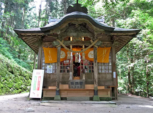 宝くじの当選者が続々！ 日本屈指の金運パワースポット【金持神社