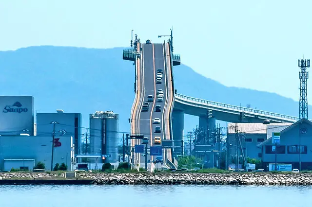 ベタ踏み坂｜まるで壁！ 島根と鳥取を結ぶ天空の橋｜江島大橋｜出雲