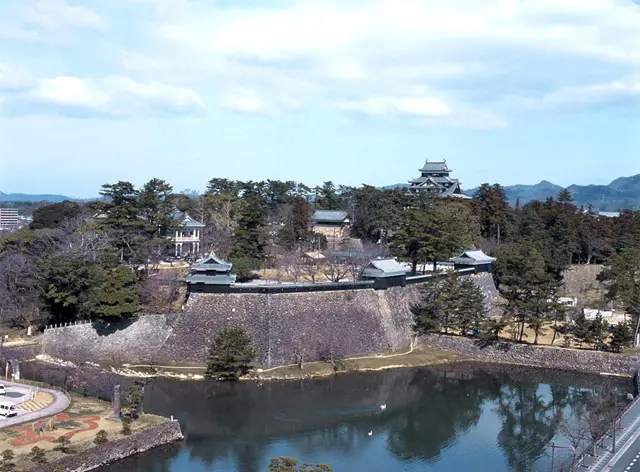 松江城そばに建つ、明治時代の美しい洋館｜興雲閣・亀田山喫茶室｜出雲