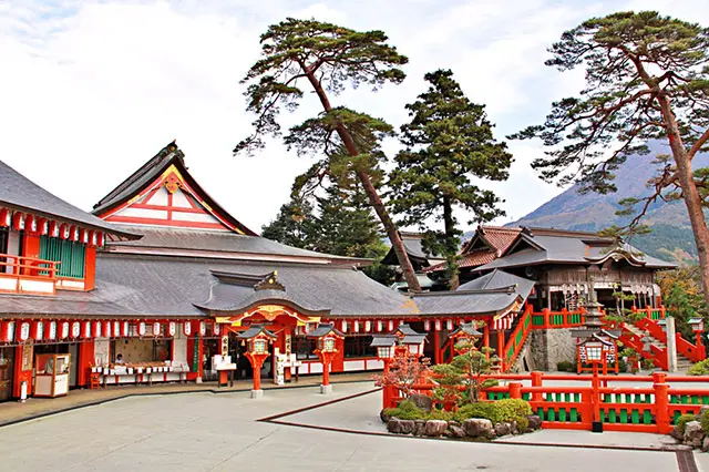 朱塗りの社殿が美しい「日本5大稲荷」のひとつ｜太皷谷稲成神社｜出雲