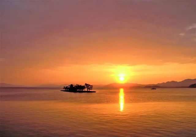 宍道湖の見どころ｜絶景の夕日・夜景・日の出・しじみ漁ほか｜島根県