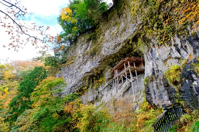 三徳山三佛寺投入堂｜断崖絶壁に建つ国宝のお堂｜鳥取県三朝町｜出雲